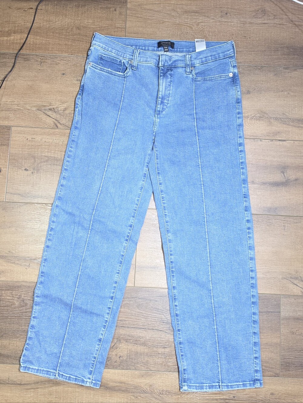 Banana Republic Mid-Rise Straight Jeans Size 30/10 Light Wash Pintuck Seam